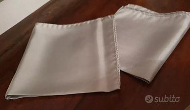pochette grigia in pura seta