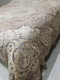 copriletto di lino ricamato Burano 13 grappoli 