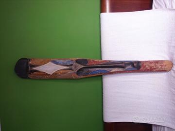 Maschera africana il legno dipinto