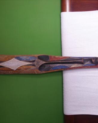 Maschera africana il legno dipinto