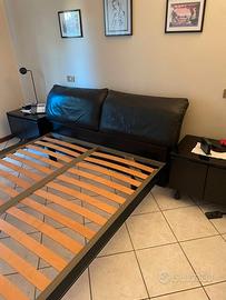 Letto matrimoniale e comodini