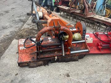 Trincia meritano con spostamento idraulico