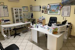 Studio medico arredato
