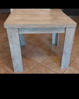 Tavolo quadrato allungabile