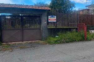Terreno con casa/deposito via Zancle Mascalucia