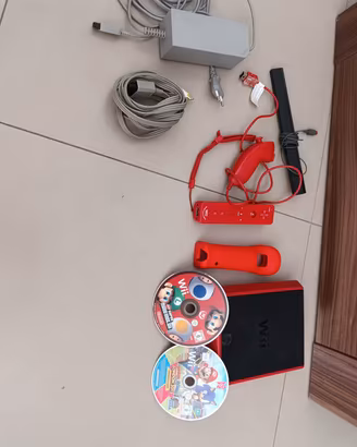 console wii mini rossa + due giochi