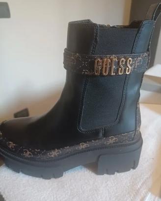 Guess Yelma Texani/Biker Neri in Pelle