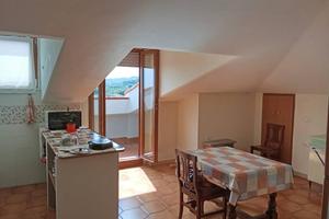 Attico / Mansarda di 90 m² con 4 locali a Teano