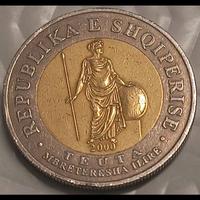una moneta albanese  2000