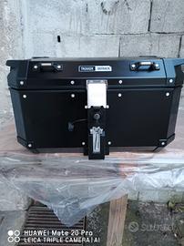 Top case Bauletto Givi trekker Outback 58 litri. 

