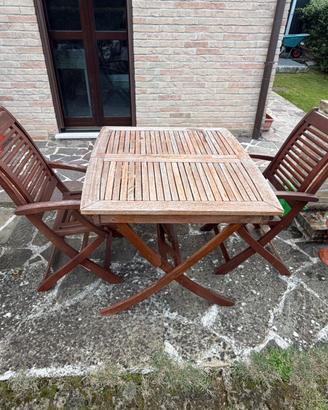 Tavolo in legno allungabile con 4 sedie