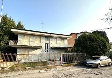 PORZIONE DI BIFAMILIARE A CARNATE