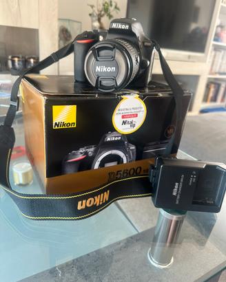 Nikon D5600 con obiettivo AF-P 18-55mm VR