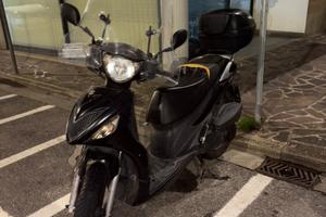 Sixteen 150cc Suzuki