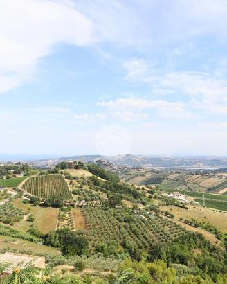 3 LOCALI A ACQUAVIVA PICENA