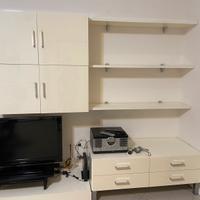 Parete attrezzata  soggiorno in laccato chiaro