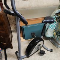 Cyclette computerizzata con lettore pulsazioni 