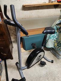 Cyclette computerizzata con lettore pulsazioni 