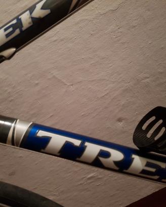 Bici da corsa Trek in carbonio 