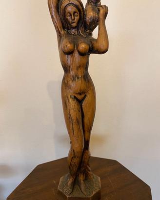 Statua figura femminile indigena