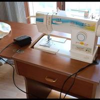 Macchina da cucire SINGER con mobiletto