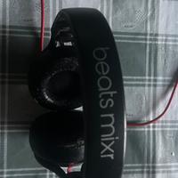 Cuffie con filo beats mixr Ostia antica