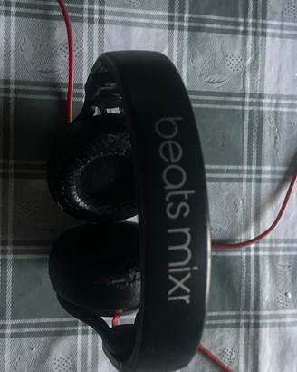 Cuffie con filo beats mixr Ostia antica