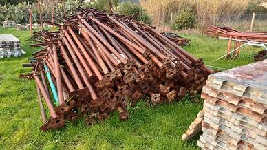 ponteggio e croci 3470121393