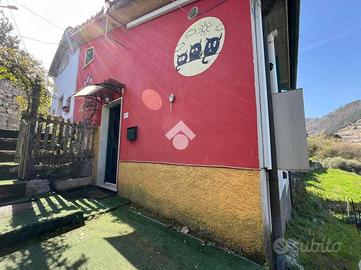 2 LOCALI A LA SPEZIA