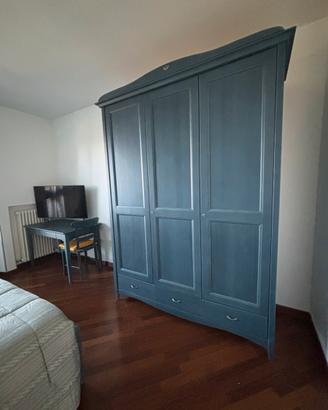 Camera completa legno massello blu