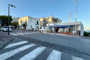 4 LOCALI A ISCHIA
