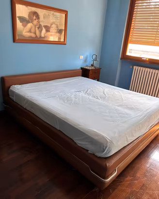 Letto matrimoniale con doghe in legno