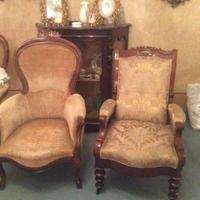 Sedie d’epoca e inginocchiatoio