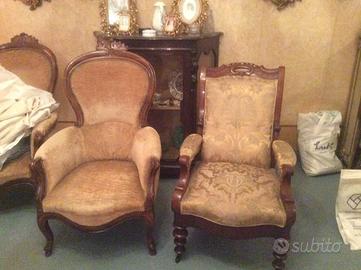 Sedie d’epoca e inginocchiatoio