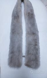 Collo di pelliccia grigio perla