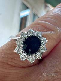 Anello in oro con zaffiro e diamanti