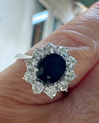Anello in oro con zaffiro e diamanti