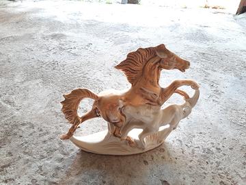 soprammobile  a forma di cavallo