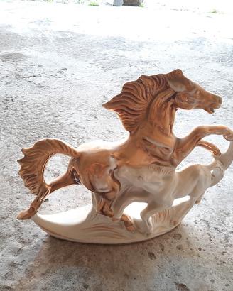 soprammobile  a forma di cavallo