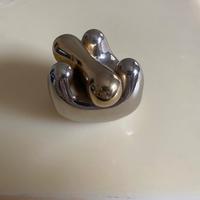 Scultura di design “uomo fluido”