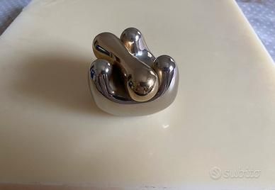 Scultura di design “uomo fluido”