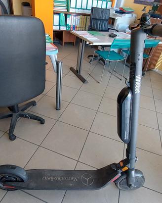 monopattino nineboot E25E