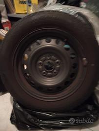 2 Gomme da neve complete di cerchio