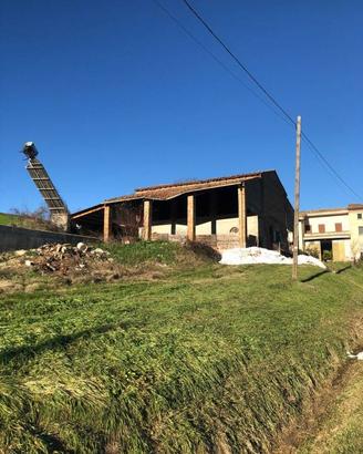 Rustico / Casale di 250 m² con più di 5 locali e b