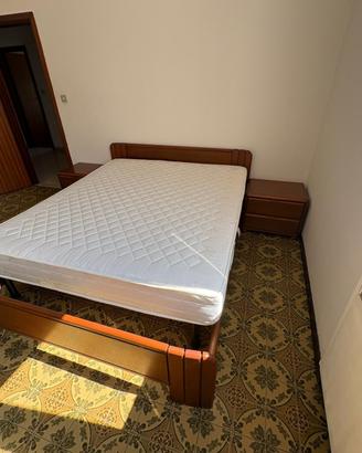 Camera da letto matrimoniale in legno