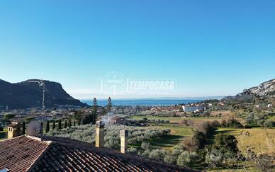 RUSTICO VISTA LAGO CON AMPIA METRATURA
