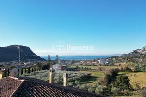 RUSTICO VISTA LAGO CON AMPIA METRATURA