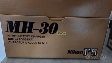 MH 30 Nikon carica batteria + 2 batterie