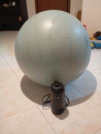 Palla da ginnastica con pompa di gonfiaggio 