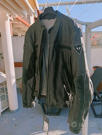 giubbotto Dainese per motociclista 